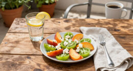 Insalata Di Pesche E Pomodori Verdi Con Feta